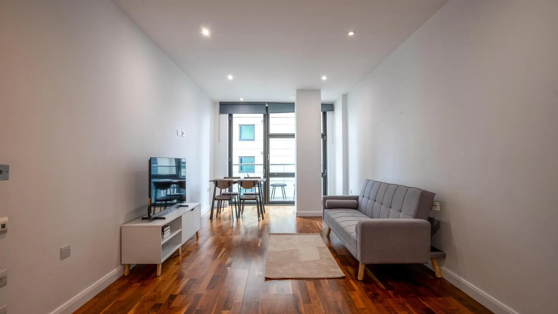 Londwell, Canary Wharf River Thames Balcony Apartment London