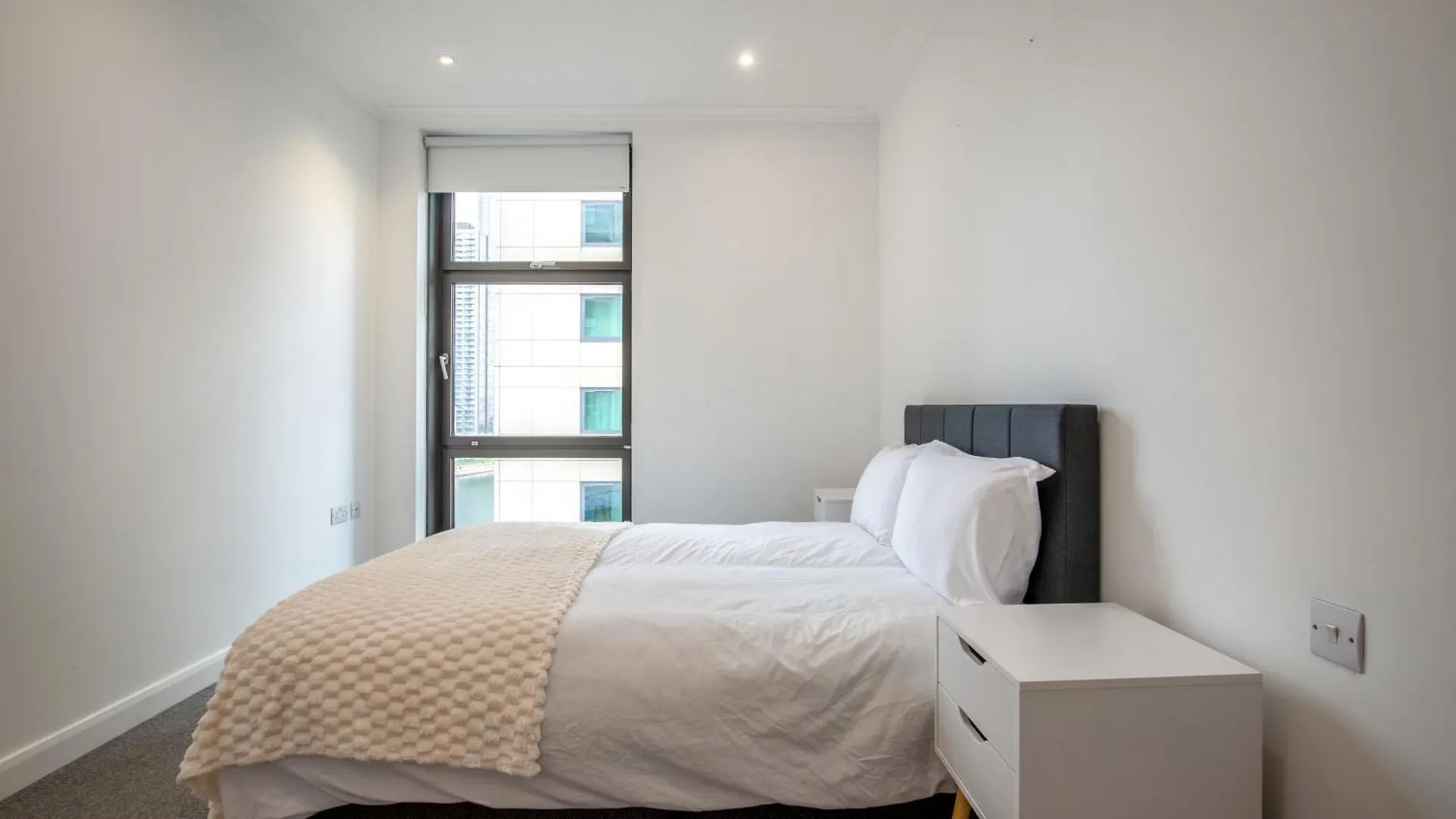 Londwell, Canary Wharf River Thames Balcony Apartment London United Kingdom