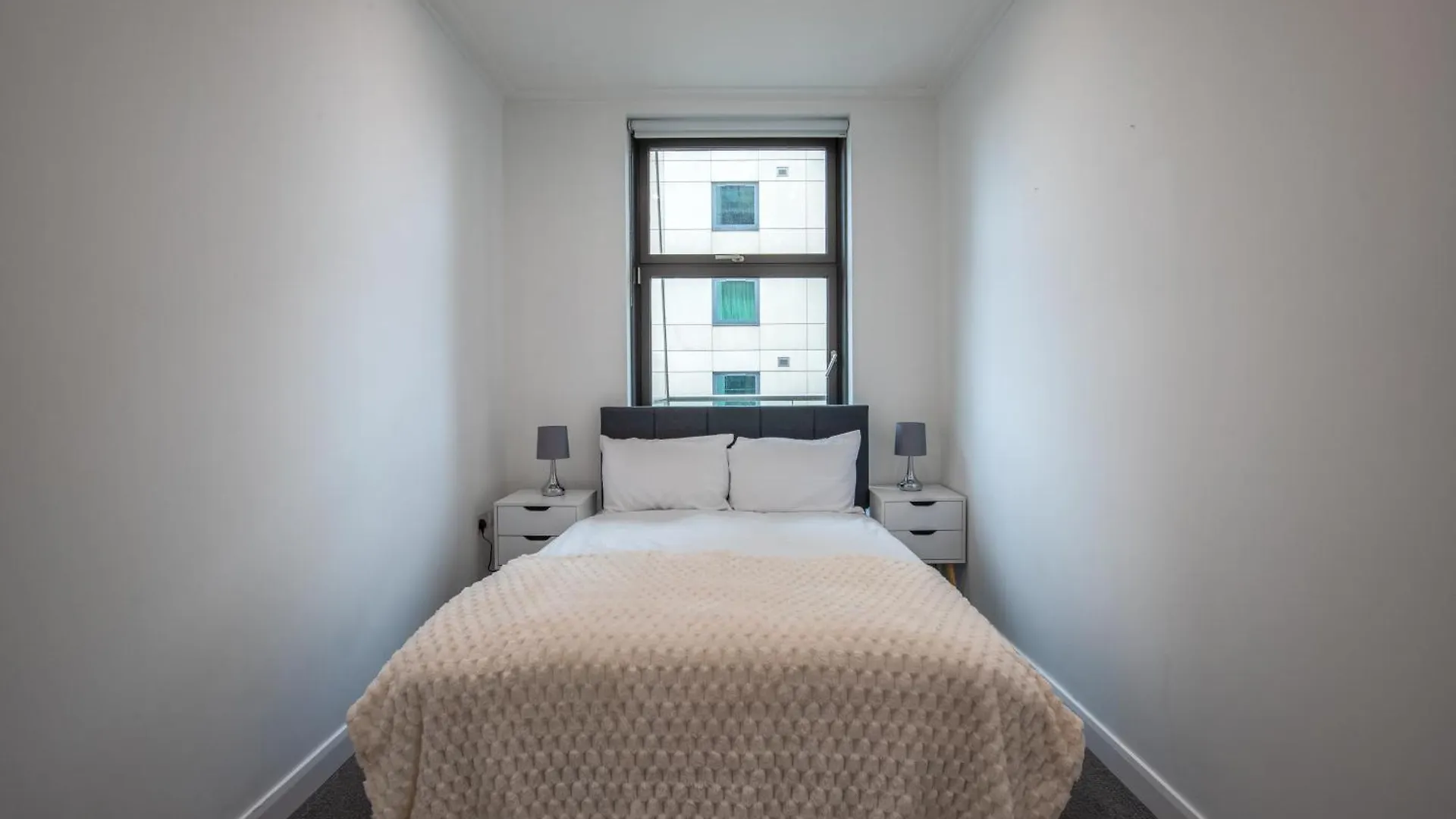Londwell, Canary Wharf River Thames Balcony Apartment London