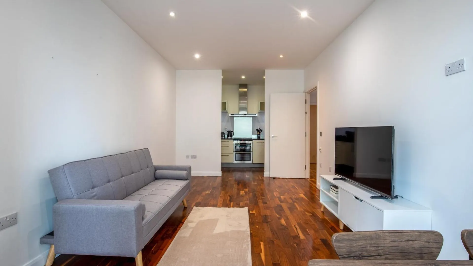 Londwell, Canary Wharf River Thames Balcony Apartment London