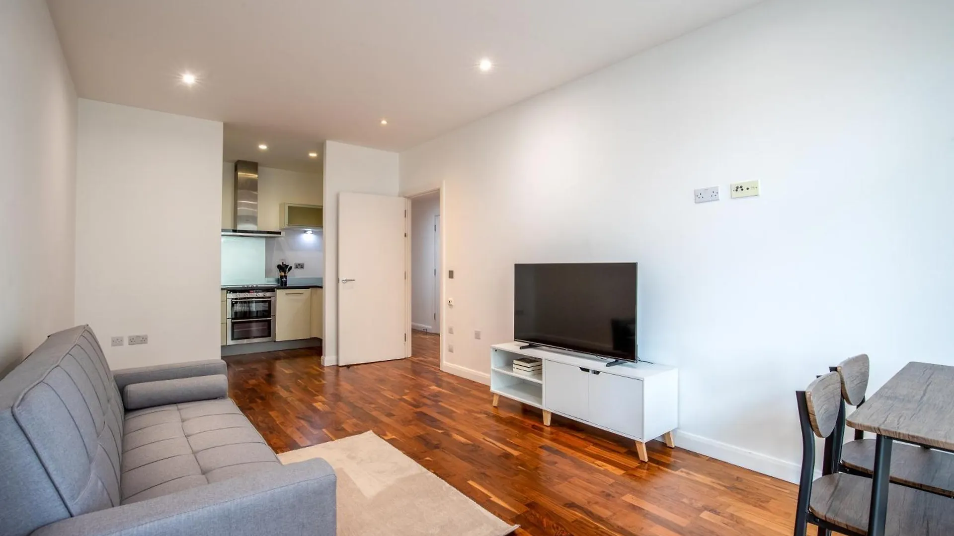Londwell, Canary Wharf River Thames Balcony Apartment London United Kingdom