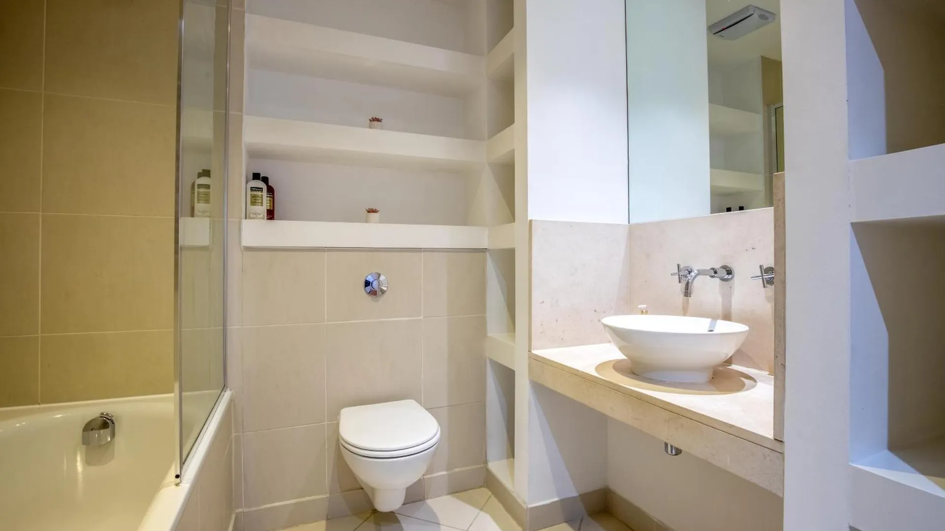 Londwell, Canary Wharf River Thames Balcony Apartment London