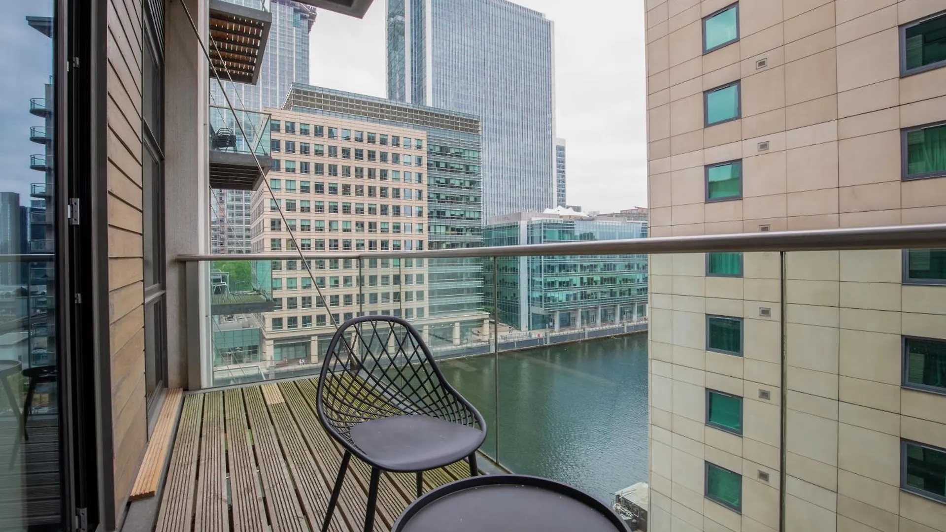 Londwell, Canary Wharf River Thames Balcony Apartment London