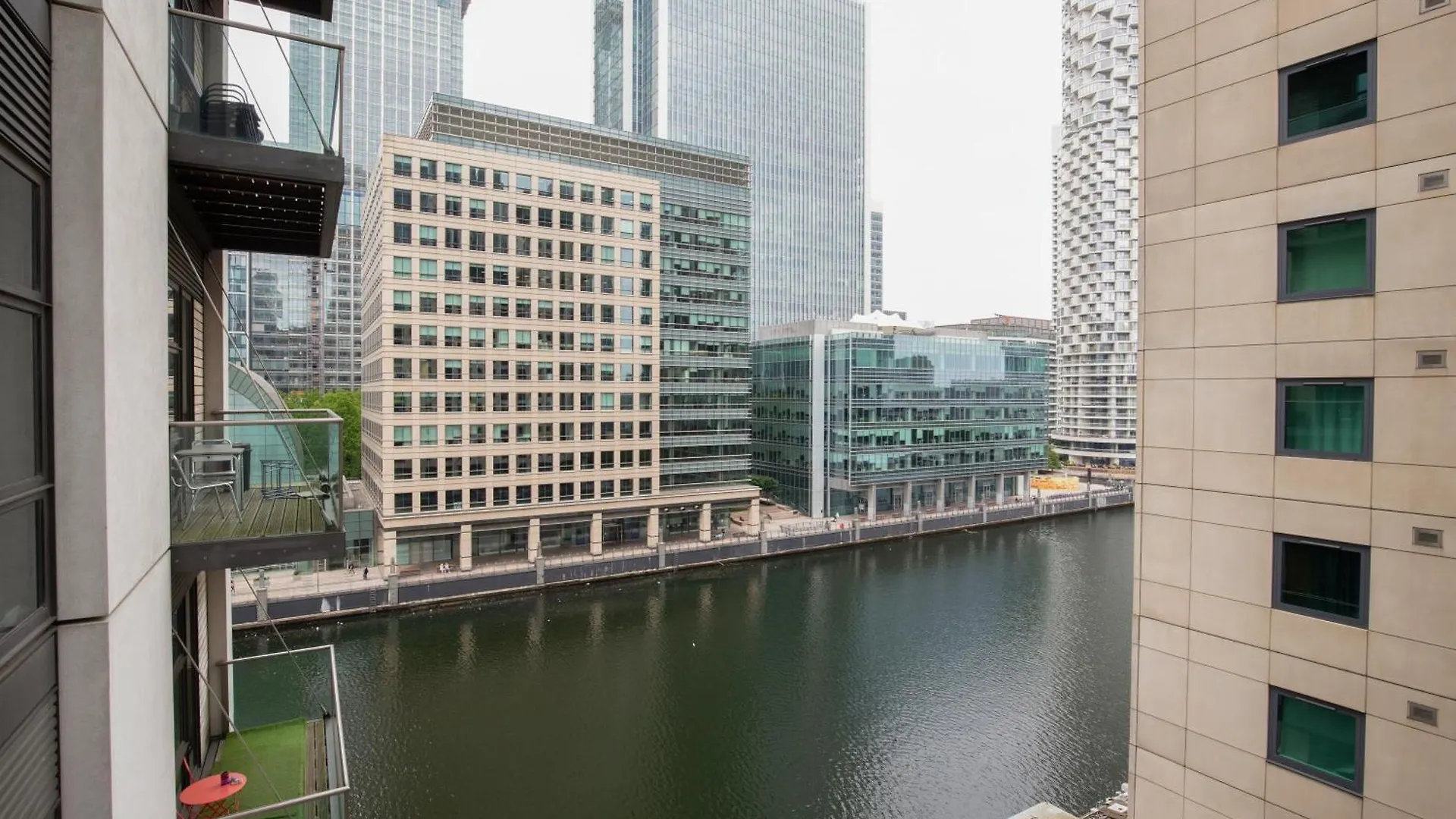 Londwell, Canary Wharf River Thames Balcony Apartment London
