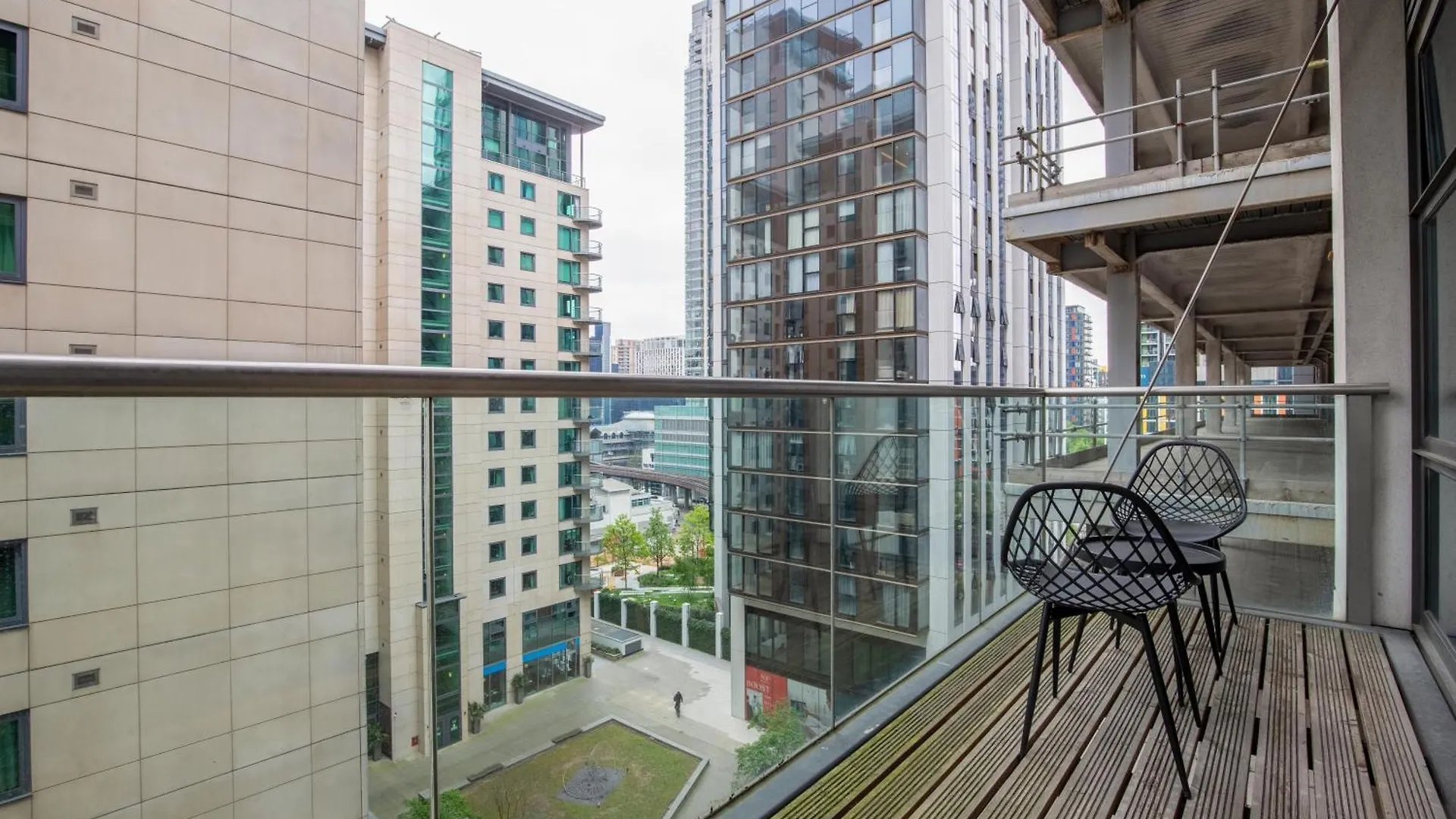 Londwell, Canary Wharf River Thames Balcony Apartment London