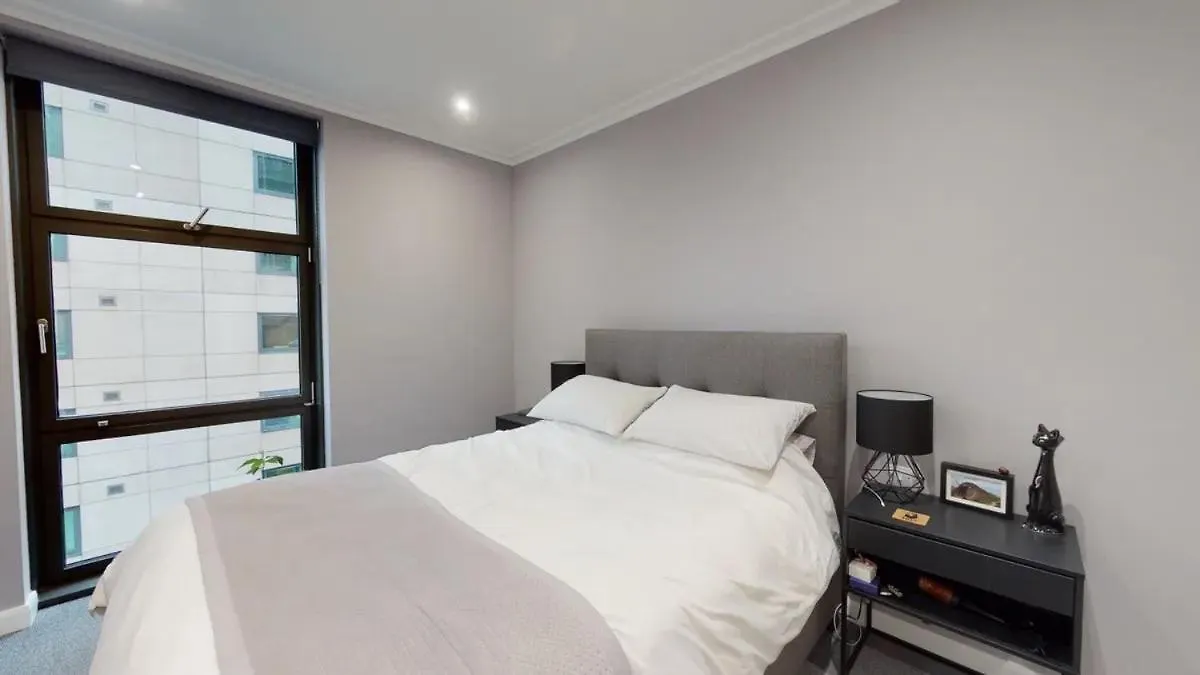 Londwell, Canary Wharf River Thames Balcony Apartment London