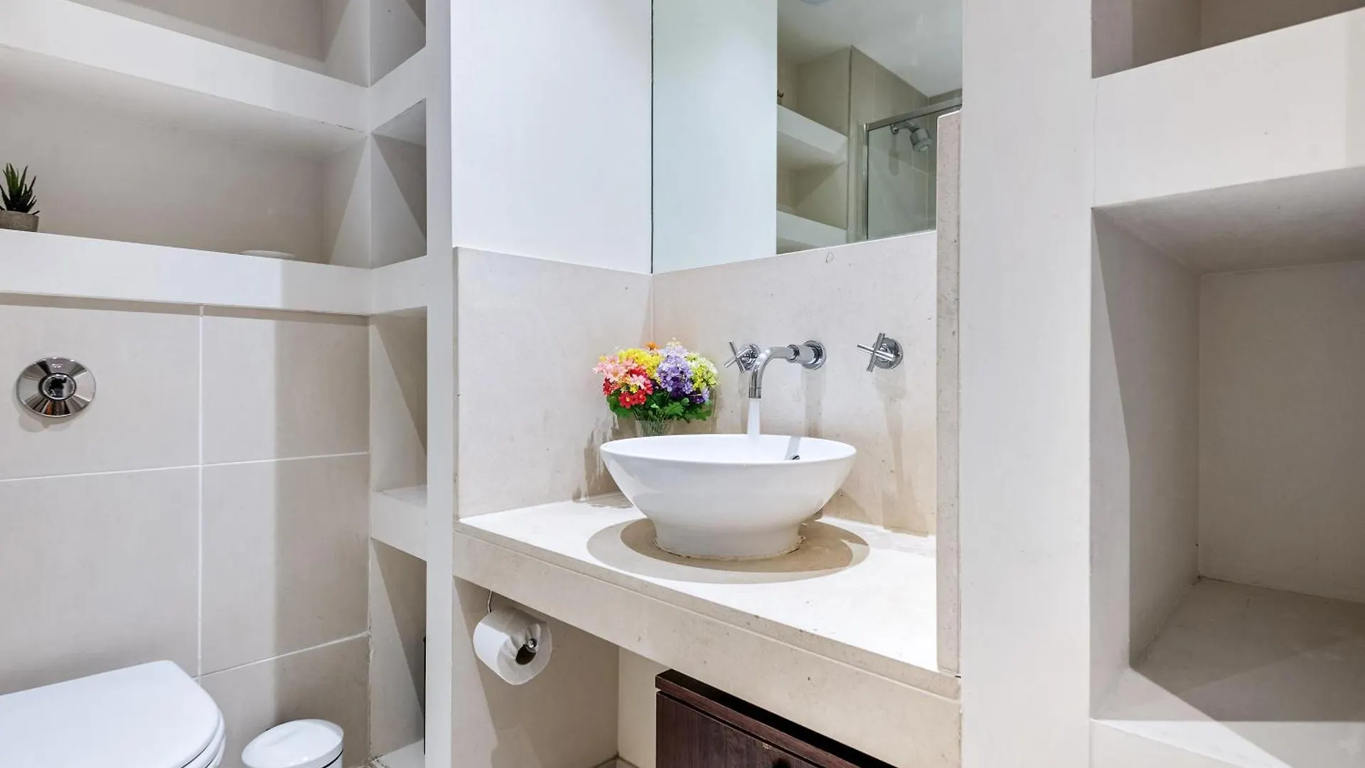Londwell, Canary Wharf River Thames Balcony Apartment London