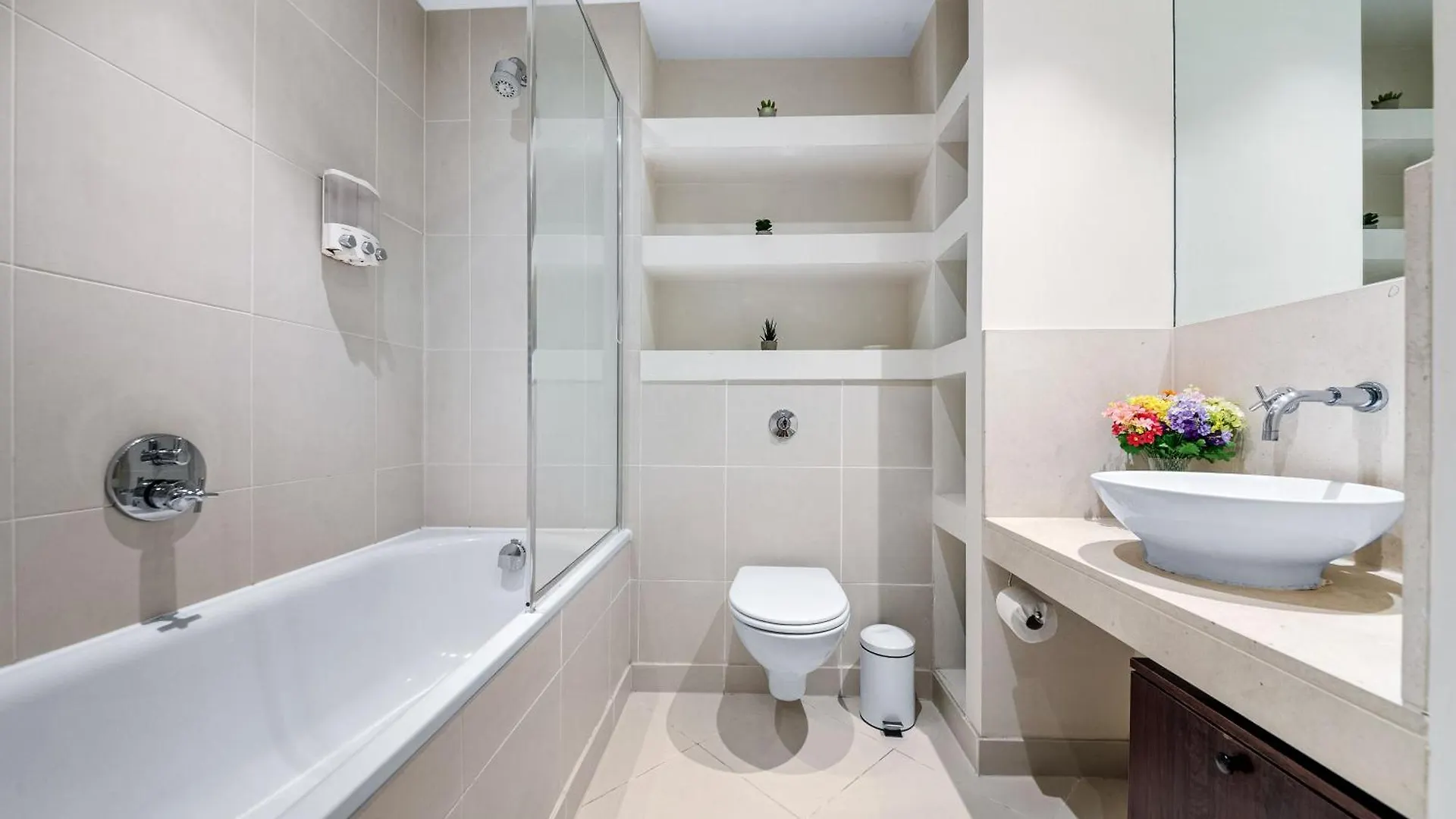 Londwell, Canary Wharf River Thames Balcony Apartment London