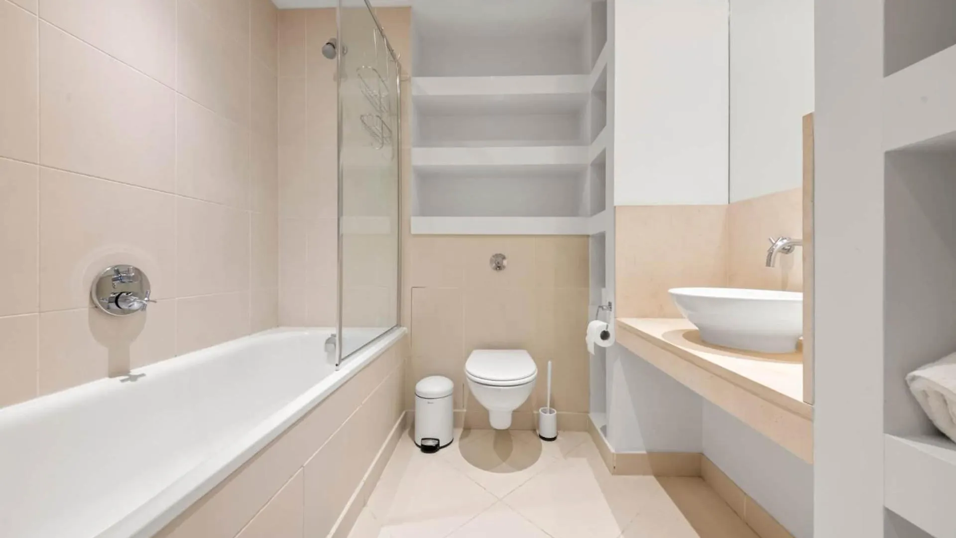 Londwell, Canary Wharf River Thames Balcony Apartment London