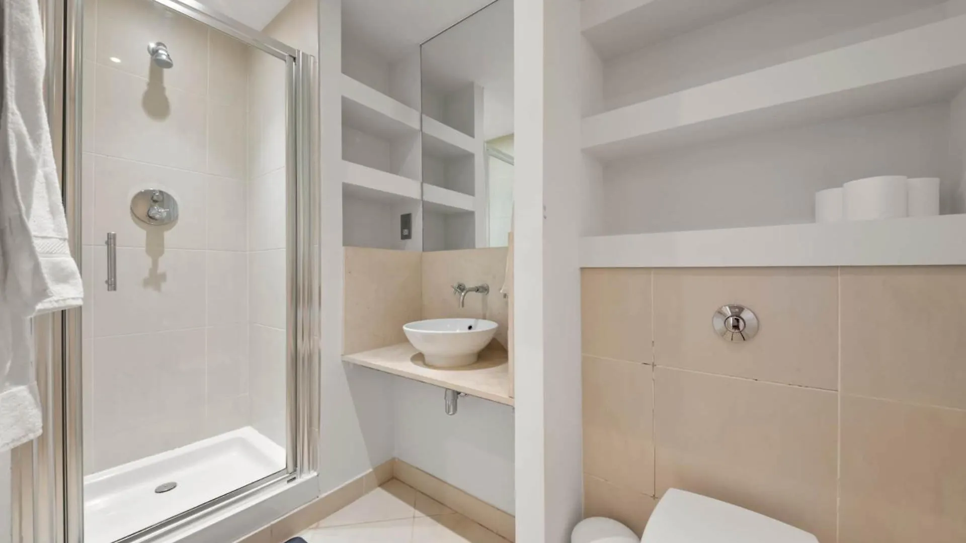 Londwell, Canary Wharf River Thames Balcony Apartment London