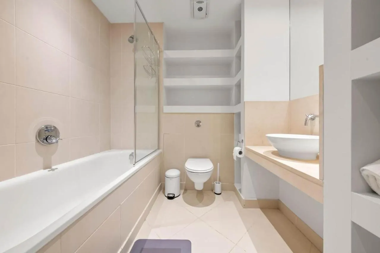 Londwell, Canary Wharf River Thames Balcony Apartment London