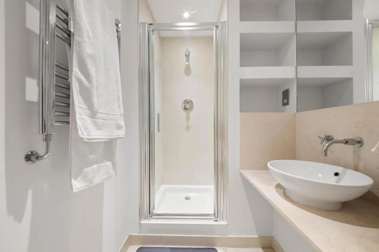Londwell, Canary Wharf River Thames Balcony Apartment London United Kingdom